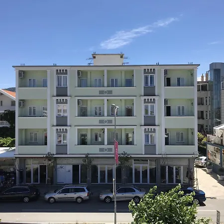 Center * Velipojë
