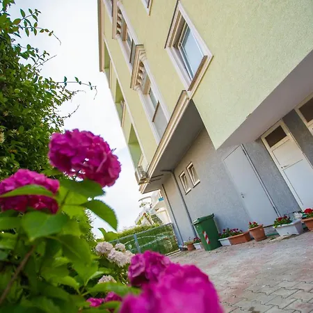 Apartment Velipoja Apartments *